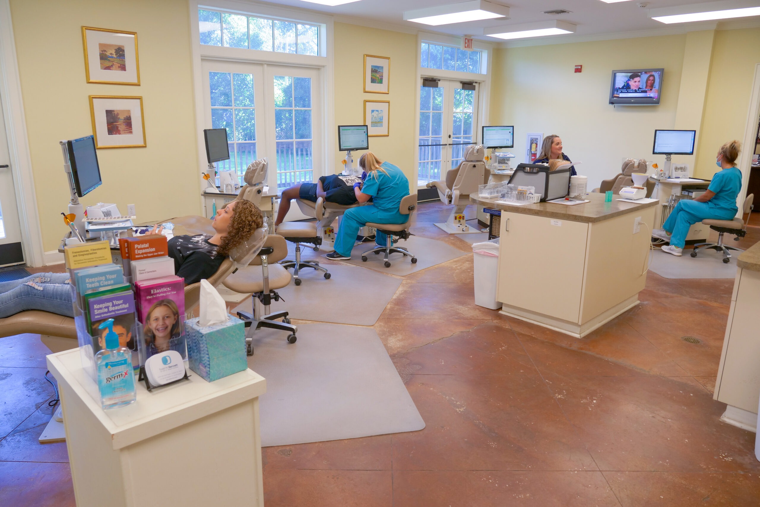 Bennett Orthodontics is here to teach you more about extraction vs. non-extraction therapy and which may be right for you.